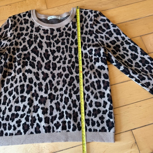 ALICE + OLIVIA Connie Embellished Leopard Sweater long Sleeves Top Size: M - Picture 7 of 11